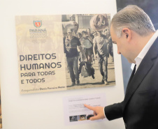 Foi aberta nesta terça-feira (03), na Biblioteca Púbica do Paraná, em Curitiba, a programação que marca o Dia Internacional dos Direitos Humanos, celebrado em 10 de dezembro. Nessa data, em 1948, a Assembleia Geral das Nações Unidas oficializou, em Paris, a Declaração Universal que este ano completa 71 anos. Foto:SEJUF