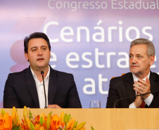 O governador Carlos Massa Ratinho Junior afirmou nesta quinta-feira (5) que a modernização do Estado passa pelo papel de fiscalização do Ministério Público do Paraná (MPPR) e pela construção de políticas conjuntas de atendimento social. Ele participou do Congresso Estadual do MPPR e de uma sessão plenária sobre planejamento estratégico do órgão, que acontecem em Curitiba.