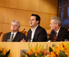 O governador Carlos Massa Ratinho Junior afirmou nesta quinta-feira (5) que a modernização do Estado passa pelo papel de fiscalização do Ministério Público do Paraná (MPPR) e pela construção de políticas conjuntas de atendimento social. Ele participou do Congresso Estadual do MPPR e de uma sessão plenária sobre planejamento estratégico do órgão, que acontecem em Curitiba.
