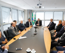 O governador Carlos Massa Ratinho Junior afirmou nesta quinta-feira (5) que a modernização do Estado passa pelo papel de fiscalização do Ministério Público do Paraná (MPPR) e pela construção de políticas conjuntas de atendimento social. Ele participou do Congresso Estadual do MPPR e de uma sessão plenária sobre planejamento estratégico do órgão, que acontecem em Curitiba.
