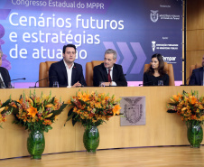 O governador Carlos Massa Ratinho Junior afirmou nesta quinta-feira (5) que a modernização do Estado passa pelo papel de fiscalização do Ministério Público do Paraná (MPPR) e pela construção de políticas conjuntas de atendimento social. Ele participou do Congresso Estadual do MPPR e de uma sessão plenária sobre planejamento estratégico do órgão, que acontecem em Curitiba.Foto Gilson Abreu/AEN