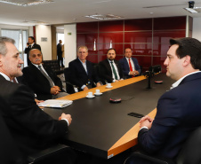 O governador Carlos Massa Ratinho Junior afirmou nesta quinta-feira (5) que a modernização do Estado passa pelo papel de fiscalização do Ministério Público do Paraná (MPPR) e pela construção de políticas conjuntas de atendimento social. Ele participou do Congresso Estadual do MPPR e de uma sessão plenária sobre planejamento estratégico do órgão, que acontecem em Curitiba.