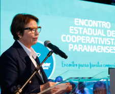 A ministra da Agricultura, Pecuária e Abastecimento, Tereza Cristina, assinou nesta sexta-feira (06), durante evento com a presença do governador Carlos Massa Ratinho Junior, instrução normativa que reforça o reconhecimento do Paraná como área livre da peste suína clássica (PSC). O documento desmembra o Estado de um grupo que era formado por 14 unidades federativas.