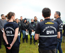 A Polícia Científica do Paraná realizou quinta-feira (5), no Aeroporto Internacional Afonso Pena, em São José dos Pinhais, um simulado para avaliação das práticas abordadas no curso de Perícia em Local de Desastres em Massa - Identificação de Vítimas de Desastres (DVI). A aula em campo contou com o apoio da Infraero e do grupo Tigre da Polícia Civil. O curso foi encerrado na manhã desta sexta-feira (06).Foto:SESP