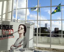 O Paraná prepara para a próxima semana o lançamento de uma força-tarefa de combate à dengue em todo o Estado. As ações foram definidas nesta quinta-feira (12) em reunião no Palácio Iguaçu entre o chefe da Casa Civil, Guto Silva; o secretário estadual da Saúde, Beto Preto, e os demais integrantes do secretariado, autarquias e empresas públicas estaduais. Está previsto a criação de um grupo permanente contra a proliferação da doença.Foto Gilson Abreu/AEN