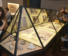 Os museus do Governo do Estado estão abertos para visitação em horário especial no período desde a véspera de Natal até o Ano-Novo. Quem busca uma programação cultural em Curitiba pode aproveitar a época para conhecer os espaços expositivos do Estado ou mesmo revisitá-los.Foto: Kraw Penas/SEEC