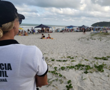 Banhistas devem ficar atentos com pertences na praia. Foto: PCPR
