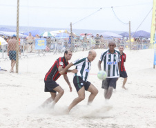 O vice-governador Darci Piana esteve neste sábado (11) no tradicional Futebol das Estrelas, em Matinhos, e destacou que a programação esportiva do Verão Maior é um vetor especial do turismo do Litoral e das praias de água doce do Estado. O Athletiba inaugural de 2020 deu largada a um calendário que engloba aulas de ginástica, torneios de vôlei, balonismo e muito mais. Foto: Gilson Abreu/AEN