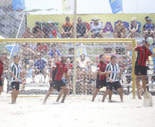 O vice-governador Darci Piana esteve neste sábado (11) no tradicional Futebol das Estrelas, em Matinhos, e destacou que a programação esportiva do Verão Maior é um vetor especial do turismo do Litoral e das praias de água doce do Estado. O Athletiba inaugural de 2020 deu largada a um calendário que engloba aulas de ginástica, torneios de vôlei, balonismo e muito mais. Foto: Gilson Abreu/AEN
