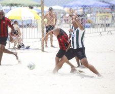 O vice-governador Darci Piana esteve neste sábado (11) no tradicional Futebol das Estrelas, em Matinhos, e destacou que a programação esportiva do Verão Maior é um vetor especial do turismo do Litoral e das praias de água doce do Estado. O Athletiba inaugural de 2020 deu largada a um calendário que engloba aulas de ginástica, torneios de vôlei, balonismo e muito mais. Foto: Gilson Abreu/AEN