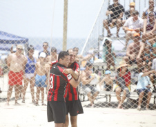 O vice-governador Darci Piana esteve neste sábado (11) no tradicional Futebol das Estrelas, em Matinhos, e destacou que a programação esportiva do Verão Maior é um vetor especial do turismo do Litoral e das praias de água doce do Estado. O Athletiba inaugural de 2020 deu largada a um calendário que engloba aulas de ginástica, torneios de vôlei, balonismo e muito mais. Foto: Gilson Abreu/AEN