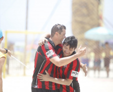 O vice-governador Darci Piana esteve neste sábado (11) no tradicional Futebol das Estrelas, em Matinhos, e destacou que a programação esportiva do Verão Maior é um vetor especial do turismo do Litoral e das praias de água doce do Estado. O Athletiba inaugural de 2020 deu largada a um calendário que engloba aulas de ginástica, torneios de vôlei, balonismo e muito mais. Foto: Gilson Abreu/AEN