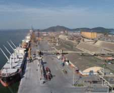Janeiro é mês em que a produção se desenvolve no campo e a empresa pública Portos do Paraná aproveita para fazer manutenções e se preparar para movimentar a produção quando chegar o período de safra. Os silos públicos e as estruturas de uso comum aos terminais operadores do Corredor de Exportação do Porto de Paranaguá passam por uma revisão para operar a todo vapor, em 2020.Foto: Adubras Leandro/Arquivo Portos do Paraná