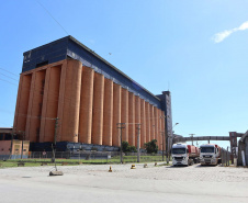 Janeiro é mês em que a produção se desenvolve no campo e a empresa pública Portos do Paraná aproveita para fazer manutenções e se preparar para movimentar a produção quando chegar o período de safra. Os silos públicos e as estruturas de uso comum aos terminais operadores do Corredor de Exportação do Porto de Paranaguá passam por uma revisão para operar a todo vapor, em 2020.Foto: Claudio Neves/Portos do Paraná