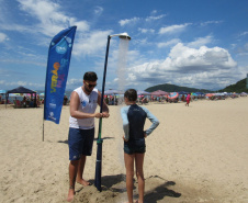 As duchas ecológicas instaladas pela Sanepar no Litoral, nas praias de Guaratuba, Matinhos e Pontal do Paraná, fazem sucesso entre os turistas e a população local. Ao longo da orla, estão à disposição dos banhistas 47 duchas em 11 pontos fixos e em dois pontos móveis. Foto:Sanepar