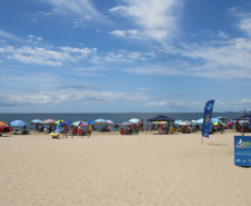 As duchas ecológicas instaladas pela Sanepar no Litoral, nas praias de Guaratuba, Matinhos e Pontal do Paraná, fazem sucesso entre os turistas e a população local. Ao longo da orla, estão à disposição dos banhistas 47 duchas em 11 pontos fixos e em dois pontos móveis. Foto:Sanepar