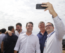 O governador Carlos Massa Ratinho Junior entrega 200 casas a famílias de Jaguariaíva.  Foto: Gilson Abreu/AEN