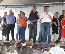 O governador Carlos Massa Ratinho Junior entrega 200 casas a famílias de Jaguariaíva.  Foto: Gilson Abreu/AEN