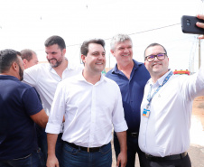 O governador Carlos Massa Ratinho Junior entrega  200 casas a famílias de Jaguariaíva. 