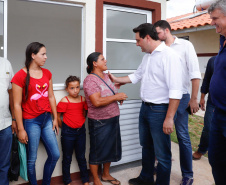 O governador Carlos Massa Ratinho Junior entrega  200 casas a famílias de Jaguariaíva. 