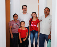 O governador Carlos Massa Ratinho Junior entrega  200 casas a famílias de Jaguariaíva. 