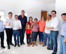 O governador Carlos Massa Ratinho Junior entrega  200 casas a famílias de Jaguariaíva. 