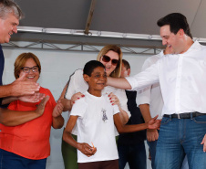 O governador Carlos Massa Ratinho Junior entrega  200 casas a famílias de Jaguariaíva. 