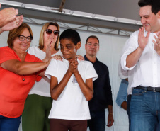 O governador Carlos Massa Ratinho Junior entrega  200 casas a famílias de Jaguariaíva. 