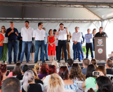 O governador Carlos Massa Ratinho Junior entrega  200 casas a famílias de Jaguariaíva. 