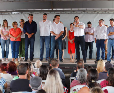 O governador Carlos Massa Ratinho Junior entrega  200 casas a famílias de Jaguariaíva. 