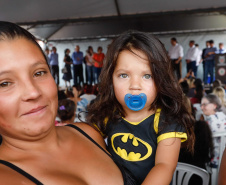 O governador Carlos Massa Ratinho Junior entrega  200 casas a famílias de Jaguariaíva. 