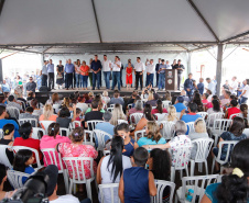 O governador Carlos Massa Ratinho Junior entrega  200 casas a famílias de Jaguariaíva. 