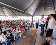 O governador Carlos Massa Ratinho Junior entrega  200 casas a famílias de Jaguariaíva. 