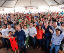 O governador Carlos Massa Ratinho Junior entrega  200 casas a famílias de Jaguariaíva. 