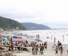 Em um mês de operação, o Verão Maior 2019/2020 apresentou a maior programação de entretenimento do litoral do estado da história. Cerca de 90 mil pessoas alcançadas pelos shows do Palco Verão Maior, além de outras milhares beneficiadas com mais serviços de saúde, segurança, saneamento e lazer.Foto: Esporte Paraná. Fotos Gilson Abreu/AEN