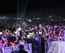 Show de Alexandre Pires em Matinhos nesta sexta-feira (24). O show é gratuitos e faz parte da programação cultural do Verão Maior e são promovidos pelo Governo do Estado em parceria com a Renault do Brasil.    Matinhos, 24/01/2020 -  Foto: Geraldo Bubniak/AEN