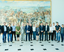 O governador Carlos Massa Ratinho Junior reúne-se com a bancada de deputados federais do Paraná.