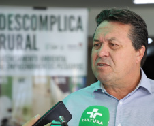 O governador Carlos Massa Ratinho Junior lançou nesta segunda-feira (27) o programa Descomplica Rural para agilizar os processos de licenciamento ambiental no campo. O objetivo é induzir o desenvolvimento sustentável com metodologia mais moderna, e permitir a geração de novos negócios e mais empregos.Foto: José Fernando Ogura/AEN