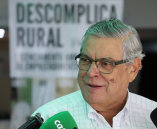 O governador Carlos Massa Ratinho Junior lançou nesta segunda-feira (27) o programa Descomplica Rural para agilizar os processos de licenciamento ambiental no campo. O objetivo é induzir o desenvolvimento sustentável com metodologia mais moderna, e permitir a geração de novos negócios e mais empregos.Foto: José Fernando Ogura/AEN