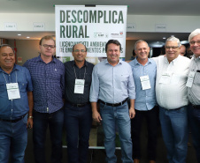 O governador Carlos Massa Ratinho Junior lançou nesta segunda-feira (27) o programa Descomplica Rural para agilizar os processos de licenciamento ambiental no campo. O objetivo é induzir o desenvolvimento sustentável com metodologia mais moderna, e permitir a geração de novos negócios e mais empregos.Foto: José Fernando Ogura/AEN