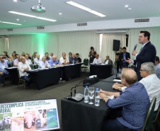 O governador Carlos Massa Ratinho Junior lançou nesta segunda-feira (27) o programa Descomplica Rural para agilizar os processos de licenciamento ambiental no campo. O objetivo é induzir o desenvolvimento sustentável com metodologia mais moderna, e permitir a geração de novos negócios e mais empregos.Foto: José Fernando Ogura/AEN