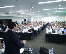 O governador Carlos Massa Ratinho Junior lançou nesta segunda-feira (27) o programa Descomplica Rural para agilizar os processos de licenciamento ambiental no campo. O objetivo é induzir o desenvolvimento sustentável com metodologia mais moderna, e permitir a geração de novos negócios e mais empregos.Foto: José Fernando Ogura/AEN