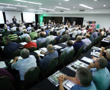 O governador Carlos Massa Ratinho Junior lançou nesta segunda-feira (27) o programa Descomplica Rural para agilizar os processos de licenciamento ambiental no campo. O objetivo é induzir o desenvolvimento sustentável com metodologia mais moderna, e permitir a geração de novos negócios e mais empregos.Foto: José Fernando Ogura/AEN