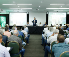 O governador Carlos Massa Ratinho Junior lançou nesta segunda-feira (27) o programa Descomplica Rural para agilizar os processos de licenciamento ambiental no campo. O objetivo é induzir o desenvolvimento sustentável com metodologia mais moderna, e permitir a geração de novos negócios e mais empregos.