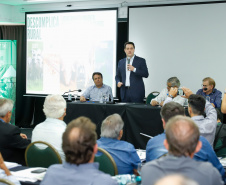 O governador Carlos Massa Ratinho Junior lançou nesta segunda-feira (27) o programa Descomplica Rural para agilizar os processos de licenciamento ambiental no campo. O objetivo é induzir o desenvolvimento sustentável com metodologia mais moderna, e permitir a geração de novos negócios e mais empregos.