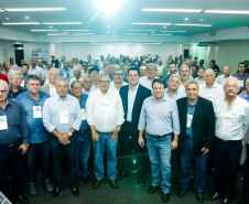 O governador Carlos Massa Ratinho Junior lançou nesta segunda-feira (27) o programa Descomplica Rural para agilizar os processos de licenciamento ambiental no campo. O objetivo é induzir o desenvolvimento sustentável com metodologia mais moderna, e permitir a geração de novos negócios e mais empregos.