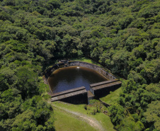 A cidade de Piraquara guarda uma riqueza incalculável para boa parte da população da Região Metropolitana de Curitiba: a sua principal fonte de água ou os chamados Mananciais da Serra. Eles são parte de uma Área de Preservação Ambiental (APA) e compõem o Parque Estadual Pico do Marumbi e o Roteiro Caminho Trentino de Piraquara, que são atrações especiais e pouco conhecidas do verão paranaense. Foto: José Fernando Ogura/AEN