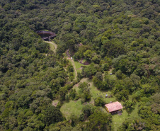 A cidade de Piraquara guarda uma riqueza incalculável para boa parte da população da Região Metropolitana de Curitiba: a sua principal fonte de água ou os chamados Mananciais da Serra. Eles são parte de uma Área de Preservação Ambiental (APA) e compõem o Parque Estadual Pico do Marumbi e o Roteiro Caminho Trentino de Piraquara, que são atrações especiais e pouco conhecidas do verão paranaense. Foto: José Fernando Ogura/AEN