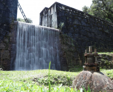 A cidade de Piraquara guarda uma riqueza incalculável para boa parte da população da Região Metropolitana de Curitiba: a sua principal fonte de água ou os chamados Mananciais da Serra. Eles são parte de uma Área de Preservação Ambiental (APA) e compõem o Parque Estadual Pico do Marumbi e o Roteiro Caminho Trentino de Piraquara, que são atrações especiais e pouco conhecidas do verão paranaense. Foto: José Fernando Ogura/AEN