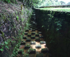 A cidade de Piraquara guarda uma riqueza incalculável para boa parte da população da Região Metropolitana de Curitiba: a sua principal fonte de água ou os chamados Mananciais da Serra. Eles são parte de uma Área de Preservação Ambiental (APA) e compõem o Parque Estadual Pico do Marumbi e o Roteiro Caminho Trentino de Piraquara, que são atrações especiais e pouco conhecidas do verão paranaense. Foto: José Fernando Ogura/AEN